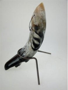 Hornfigur Maske und Trinkhorn. ETHNO 29 cm = Code E