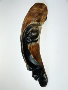 Hornfigur Maske und Trinkhorn. ETHNO 29 cm = Code E