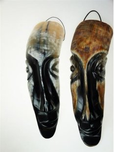 Hornfigur Maske und Trinkhorn. ETHNO 29 cm = Code E