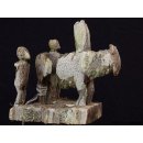 AL116 original AloAlo Grabstele der Mahafaly antik 2 Hirten mit Zebu 160 cm ca. 1920