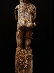 AL26 original AloAlo Grabstele der Mahafaly antik Pirogge mit Besatzung 200 cm ca. 1900