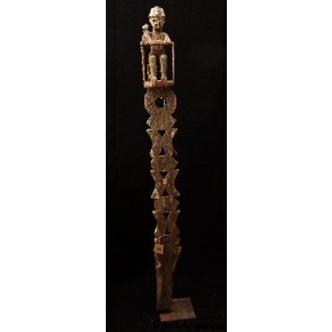 AL53 original AloAlo Grabstele der Mahafaly antik Beamter 175 cm ca. 1930