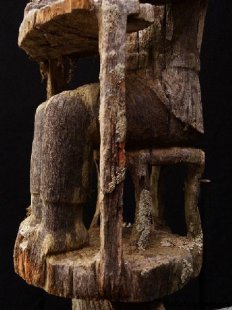 AL53 original AloAlo Grabstele der Mahafaly antik Beamter 175 cm ca. 1930