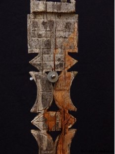 AL113 original AloAlo Grabstele der Mahafaly antik, 2 Gendarmen 177 cm.