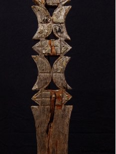 AL113 original AloAlo Grabstele der Mahafaly antik, 2 Gendarmen 177 cm.