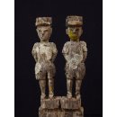 AL113 original AloAlo Grabstele der Mahafaly antik, 2 Gendarmen 177 cm.