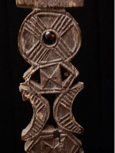 AL88 original AloAlo Grabstele der Mahafaly antik 2 Zebu 140 cm ca. 1930