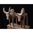 AL88 original AloAlo Grabstele der Mahafaly antik 2 Zebu 140 cm ca. 1930