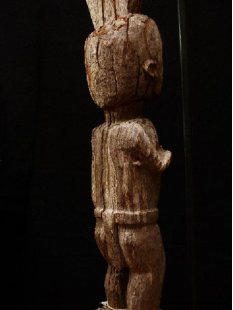 AL48 original AloAlo Grabstele der Mahafaly antik 3 M&auml;nner 200 cm ca. 1930