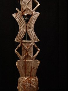 AL48 original AloAlo Grabstele der Mahafaly antik 3 M&auml;nner 200 cm ca. 1930