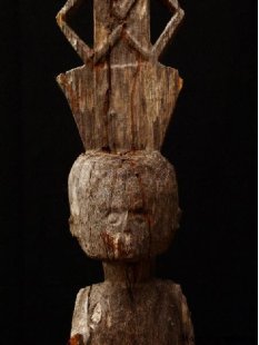 AL48 original AloAlo Grabstele der Mahafaly antik 3 M&auml;nner 200 cm ca. 1930