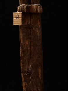 AL48 original AloAlo Grabstele der Mahafaly antik 3 M&auml;nner 200 cm ca. 1930