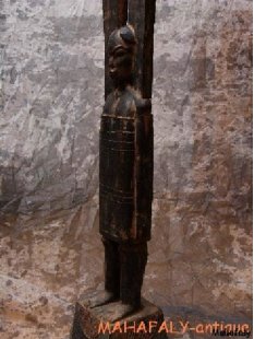 AL81 Sockel AloAlo Grabstele Begr&auml;bniszeremonie 1965 = 225 cm