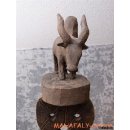 AL82 Sockel AloAlo Grabstele Zebu 1965 = 220 cm