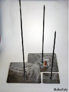 Skulpturenst&auml;nder mit Fu&szlig; 10 x 10 cm