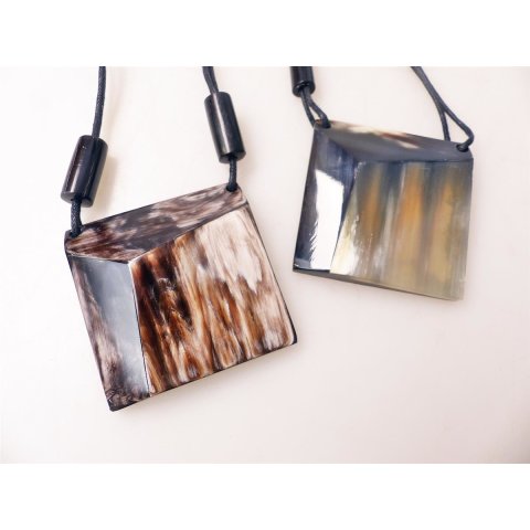 Horn Anh&auml;nger Adamina Patchwork eckig 5 x 5 cm = Code D