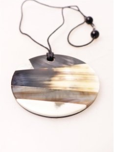 Horn Anh&auml;nger Adamina Patchwork rund 6 cm = Code D