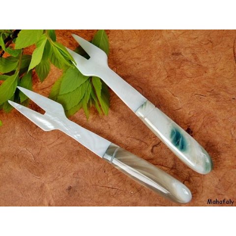 1x Gabel Agelos 13 cm Perlmutt wei&szlig; + Tritonschnecke