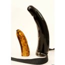 Horn Phallusskulptur und Dildo mit G&uuml;rtelschlitz. 21 bis 24 cm = Code E gl&auml;nzend poliert