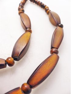 Hornkette Hantasoa braun gecremt 75 cm - 50% reduziert