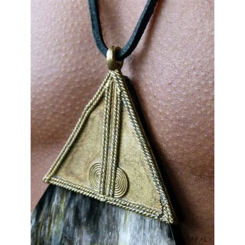 Horn Anh&auml;nger. Rova dreieckig  10 cm = Code I dunkler Grundton