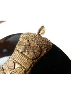 Horn Anh&auml;nger. Rova rund 10 cm = Code I dunkler Grundton