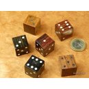 W&uuml;rfel 20 mm  braunes Holz mit Hornpunkten