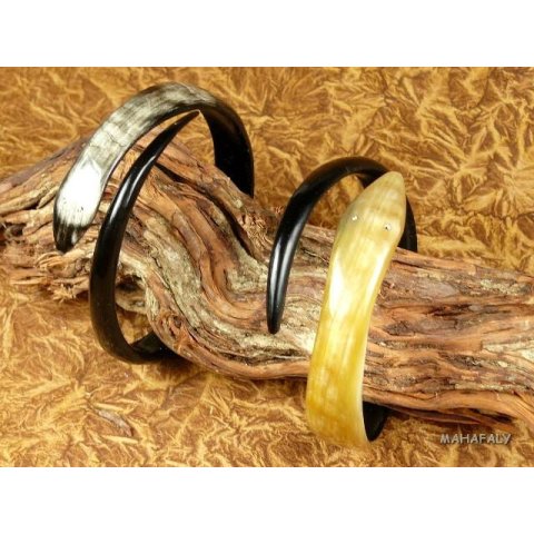 Horn Armreifen. Schlange 10 bis 15  mm = Code A 71 - 75 mm