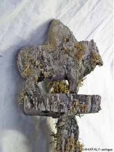 MF181 original AloAlo Grabstele der Mahafaly antik Hirte mit Zebu 250 cm ca. 1920