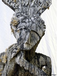 MF181 original AloAlo Grabstele der Mahafaly antik Hirte mit Zebu 250 cm ca. 1920