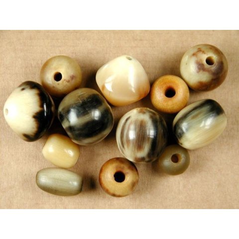 Hornperlen Naturfarben Caramel poliert 100 g. alle Gr&ouml;&szlig;en und Formen im Mix