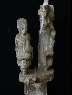 AL182 original AloAlo Grabstele der Mahafaly antik Motorradfahrer und Flieger 175 cm cm ca. 1950