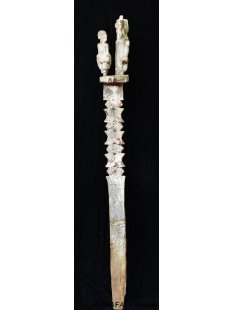 AL182 original AloAlo Grabstele der Mahafaly antik Motorradfahrer und Flieger 175 cm cm ca. 1950