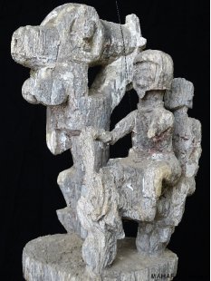 AL182 original AloAlo Grabstele der Mahafaly antik Motorradfahrer und Flieger 175 cm cm ca. 1950