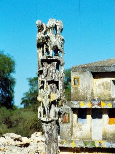 AL183 original AloAlo Grabstele der Mahafaly antik Reiter auf Pferd 165 cm cm ca. 1935