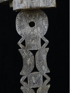 AL185 original AloAlo Grabstele der Mahafaly antik 2 M&auml;nner im Gespr&auml;ch 155 cm ca. 1925