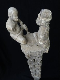 AL185 original AloAlo Grabstele der Mahafaly antik 2 M&auml;nner im Gespr&auml;ch 155 cm ca. 1925