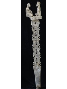 AL185 original AloAlo Grabstele der Mahafaly antik 2 M&auml;nner im Gespr&auml;ch 155 cm ca. 1925