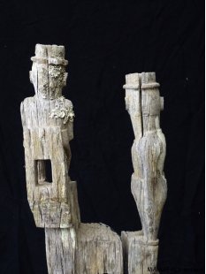 AL186 original AloAlo Grabstele der Mahafaly Gerichtsverhandlung oder Verh&ouml;r 155 cm ca. 1930