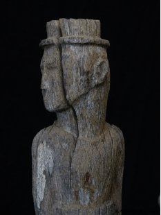 AL186 original AloAlo Grabstele der Mahafaly Gerichtsverhandlung oder Verh&ouml;r 155 cm ca. 1930