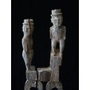 AL186 original AloAlo Grabstele der Mahafaly Gerichtsverhandlung oder Verh&ouml;r 155 cm ca. 1930