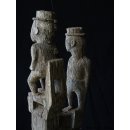 AL186 original AloAlo Grabstele der Mahafaly Gerichtsverhandlung oder Verh&ouml;r 155 cm ca. 1930