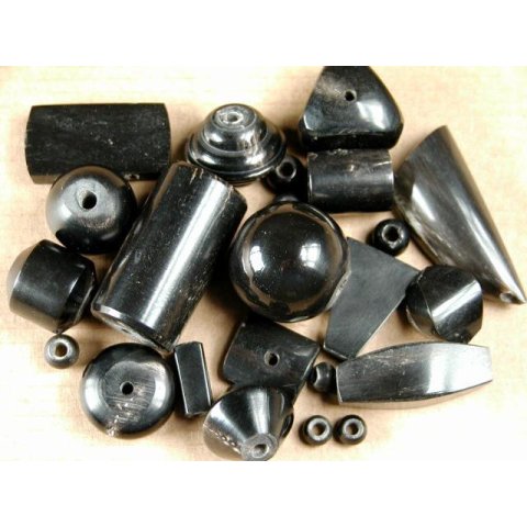 Hornperlen schwarz poliert 100 g alle Formen und Gr&ouml;&szlig;en im Mix