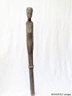 MF192 Langfigur Grabpfosten der Sakalava Zwitterwesen...