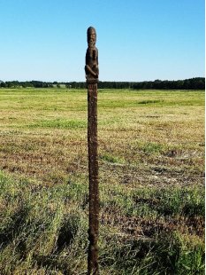 MF198 AloAlo Pfosten als Hausstele 1982 = 210 cm