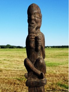 MF198 AloAlo Pfosten als Hausstele 1982 = 210 cm