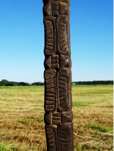 MF198 AloAlo Pfosten als Hausstele 1982 = 210 cm