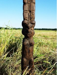 MF198 AloAlo Pfosten als Hausstele 1982 = 210 cm