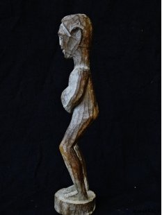 MF203 Vazimba Skulptur geb&auml;render Kobold 35 cm