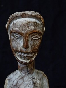 MF203 Vazimba Skulptur geb&auml;render Kobold 35 cm